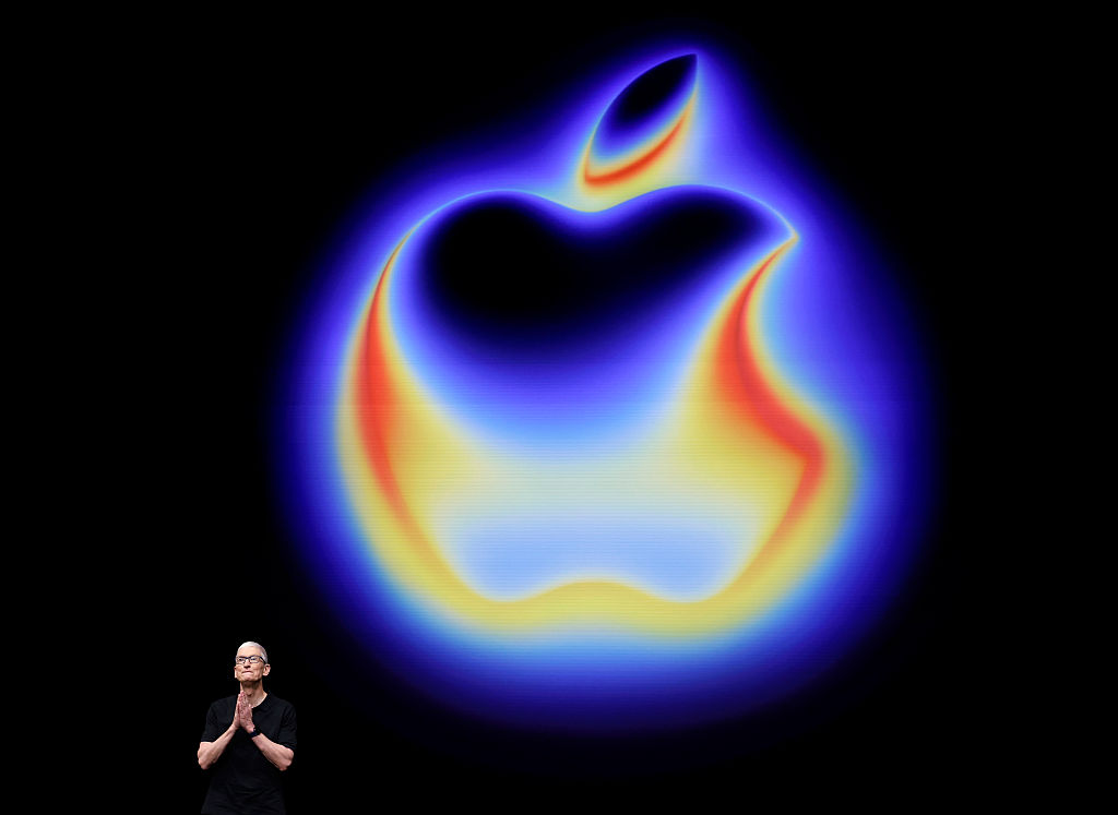 Apple logo image used in TechCrunch coverage of Apple smart glasses