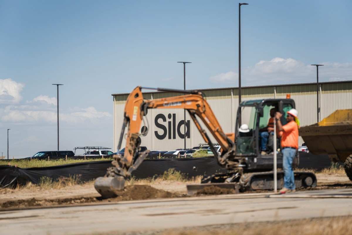 Construction equipment at Sila's Moses Lake facility in the TechCrunch report
